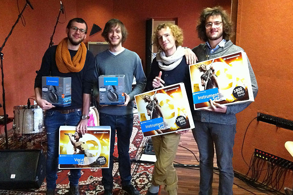 Baru bei "musicmix powered by Sennheiser": Die Votinggewinner 2011 nehmen ihre Preise entgegen.