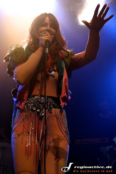 Aura Dione (live in Hamburg, 2011)