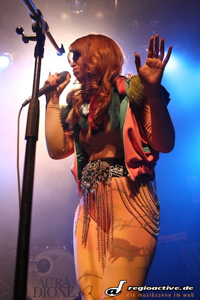Aura Dione (live in Hamburg, 2011)
