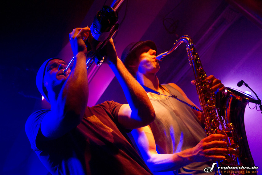 Einen Hauch von Sommer brachten Jamaram gemeinsam mit Soundproof am 28.12.2011 in den Dresdner Puschkin Club.